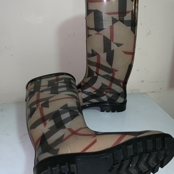 Burberry Rain Boots  Size 36 - Picture 6 of 8